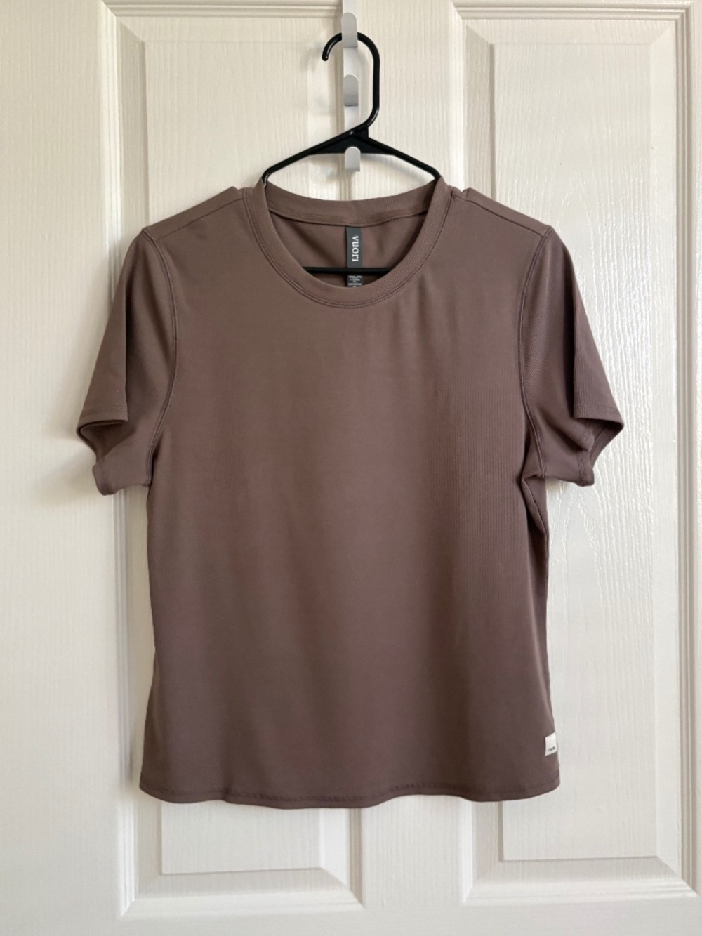 Vuori WOMEN'S MUDRA FITTED TEE Espresso Brown Size L